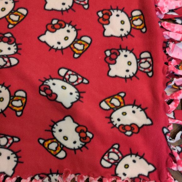 Hello Kitty Fleece Blanket Red Tasseled Size 57x49 All Over Print - Picture 3 of 5